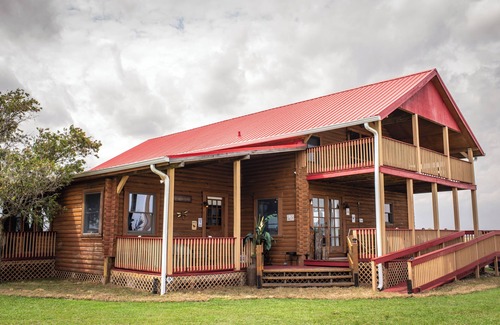 Okeechobee Cabin | Peaceful Farm Cabin Getaway, 2BR w/WiFi, AC & Sunrise Views