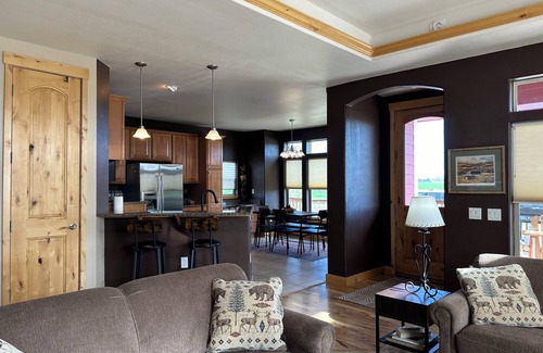 West River House | Peaceful Farm Retreat – Wide Open Spaces & Cozy Comfort