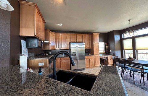 West River House | Peaceful Farm Retreat – Wide Open Spaces & Cozy Comfort