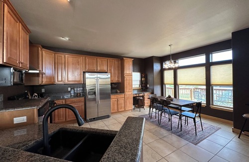 West River House | Peaceful Farm Retreat – Wide Open Spaces & Cozy Comfort