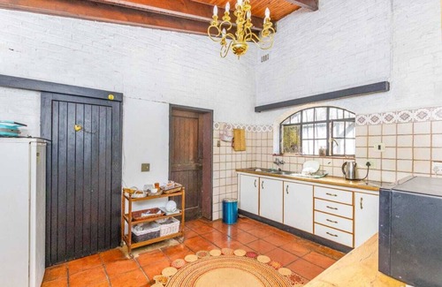 Pretoria Other | Peaceful FarmhousenHacienda courtyard, full kitchen, peaceful, nature's haven.nn