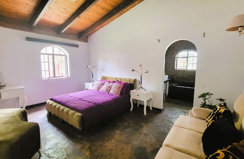 Pretoria Other | Peaceful FarmhousenHacienda courtyard, full kitchen, peaceful, nature's haven.nn