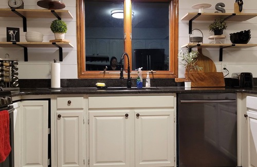 Allenton House | Peaceful Farmhouse & Trails