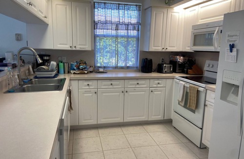 Bonita Shores House | Peaceful Florida Retreat.Spacious 3BR/3BA Private Pool Home