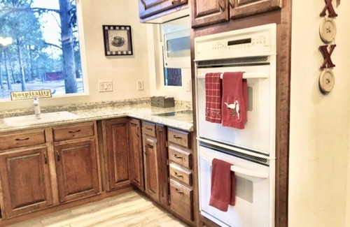 Monument House | Peaceful Forest feel 5ac, Comfy 3bd Monument hidden but close, Deer, USAFA 10mi