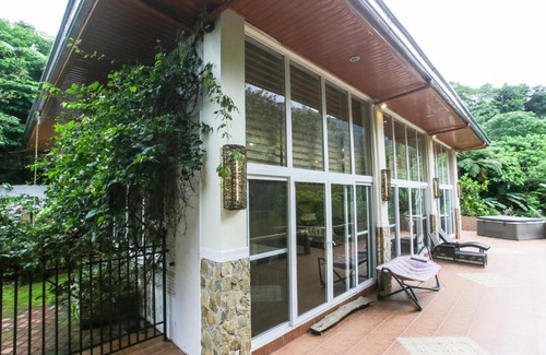 Laguna Province House | Peaceful Forest Haven 3 BR - Bangkong Kahoy Valley