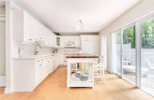 Tiny House | Peaceful French Chalet 10 min from Thunder Beach Georgian Bay