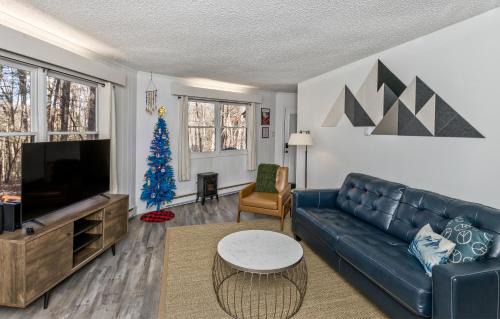 Arden House | Peaceful, fun, & funky round home with pool table