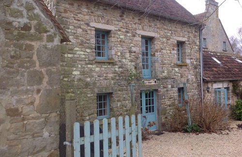 Domfront en Poiraie Cottage | Peaceful Gardener's Cottage