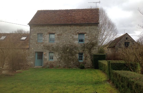 Domfront en Poiraie Cottage | Peaceful Gardener's Cottage