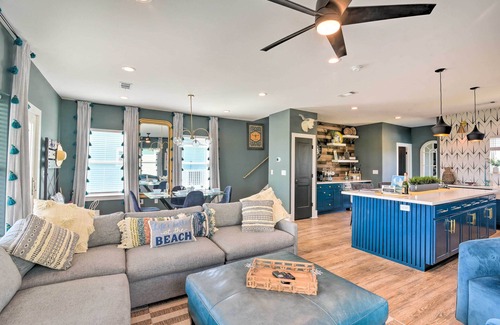 Pointe San Luis House | Peaceful Galveston Getaway w/Deck: Walk to Beach