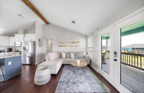 Indian Beach House | Peaceful Galveston Retreat with Patio & Views