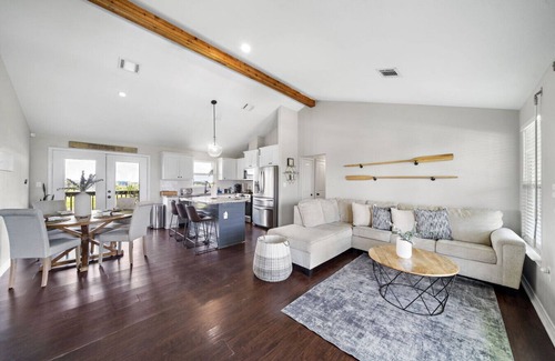 Indian Beach House | Peaceful Galveston Retreat with Patio & Views