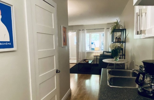 Leslieville Apartment | Peaceful garden apartment in the heart of Leslieville/Danforth, fully equipped