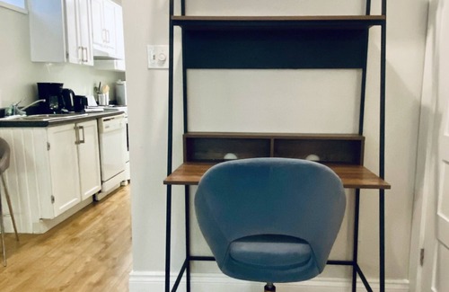 Leslieville Apartment | Peaceful garden apartment in the heart of Leslieville/Danforth, fully equipped