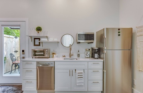 West Ashley Cottage | Peaceful Garden Cottage Retreat!