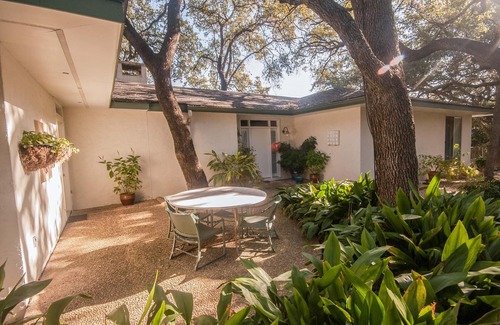 Medical Center District House | Peaceful Garden House on 5-Acre Nature Estate in The Heart of San Antonio