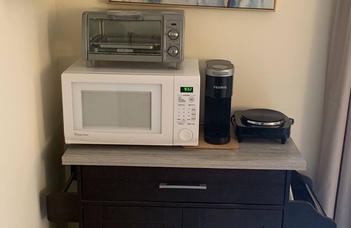 Santa Barbara Apartment | Peaceful Garden Studio For Low-Key Guests - All Pets Welcome!