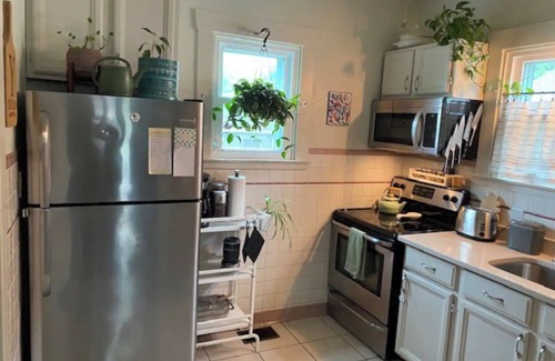 Schnitzelburg House | Peaceful Germanton Bungalow