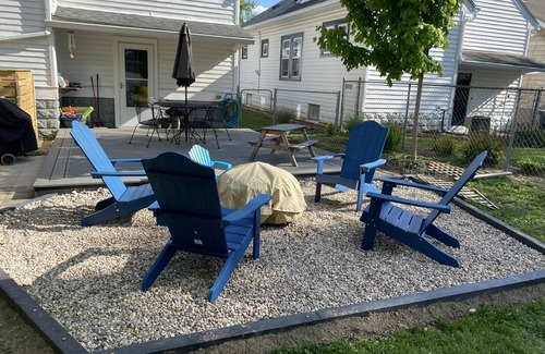 Schnitzelburg House | Peaceful Germanton Bungalow