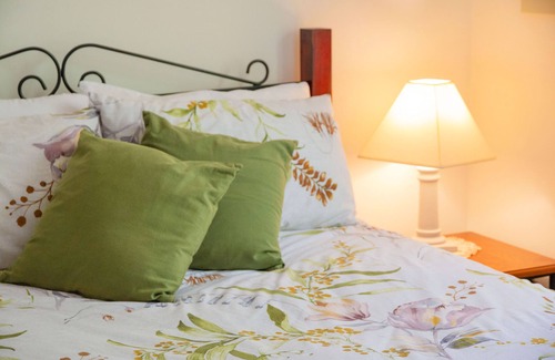 Moruya Heads Bed & Breakfast | PEACEFUL GETAWAY AMONGST THE BUSH, NEAR THE RIVER AND OCEAN, ENTIRE GUEST SUITE.