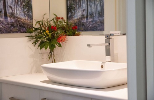 Moruya Heads Bed & Breakfast | PEACEFUL GETAWAY AMONGST THE BUSH, NEAR THE RIVER AND OCEAN, ENTIRE GUEST SUITE.