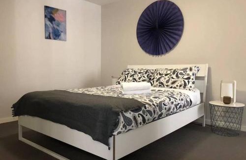 Waitara Apartment | Peaceful getaway from the city