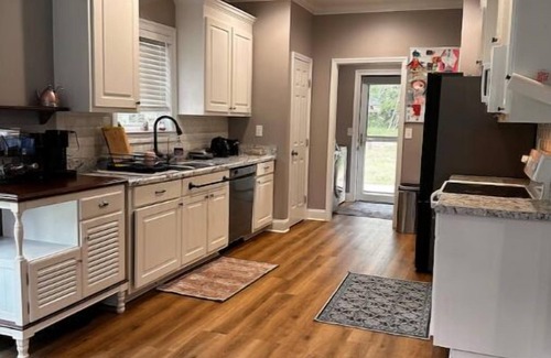 Leesburg House | Peaceful Getaway Home
