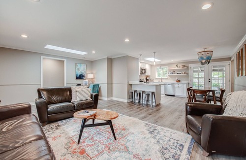 Westgate House | Peaceful Getaway in Desirable Edmonds Near Seattle. ADA accessible.