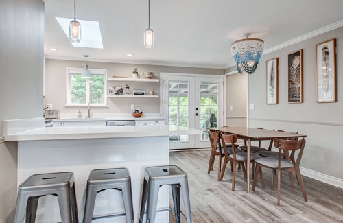 Westgate House | Peaceful Getaway in Desirable Edmonds Near Seattle. ADA accessible.