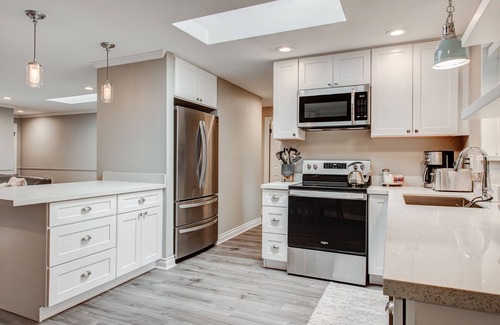Westgate House | Peaceful Getaway in Desirable Edmonds Near Seattle. ADA accessible.