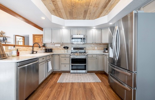 Bailey Cabin | Peaceful getaway in the woods with fully fenced yard- Pet friendly!
