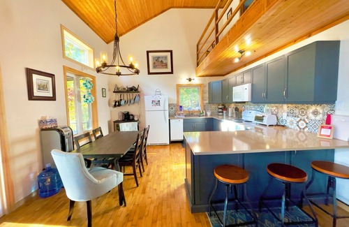 Central Frontenac Cottage | Peaceful getaway on quiet lake