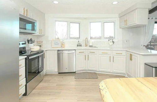 Gretna House | Peaceful Getaway with Fun for All! 5 min to I-80!