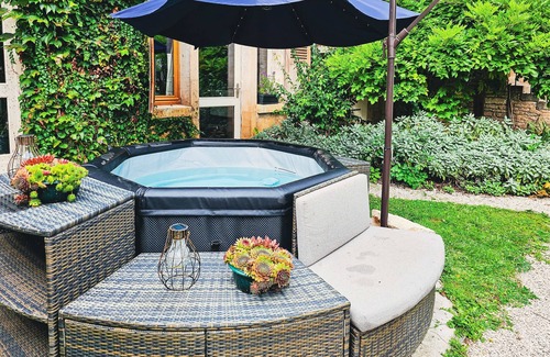 Etivey Cottage | Peaceful Ground-Floor Suite w/Garden + Hot Tub