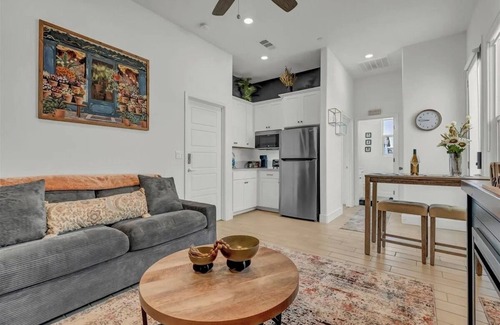 Hanford House | Peaceful Guest Casita Private Entrance No Cleaning Fee