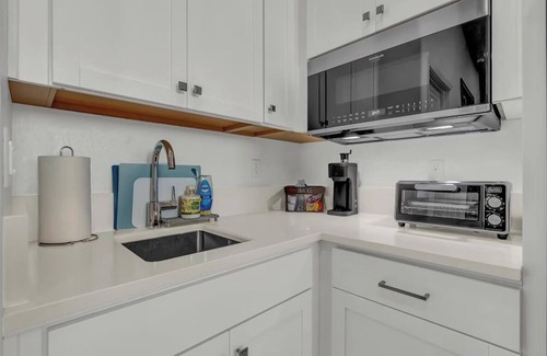 Hanford House | Peaceful Guest Casita Private Entrance No Cleaning Fee