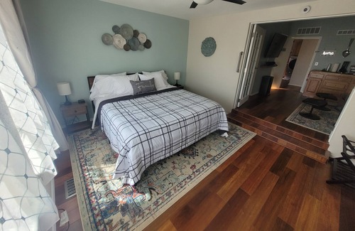 Allison Apartment | Peaceful Guest Suite Amongst The Tall Pines! Gaze at the stars from the hot tub!