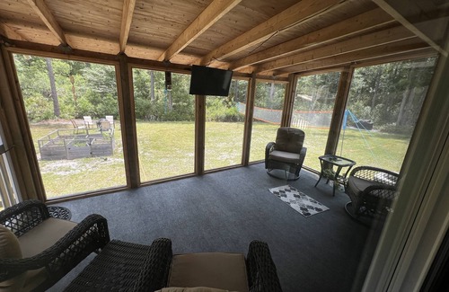 Spring Bluff House | Peaceful Guesthouse located on 27 acre Homestead.