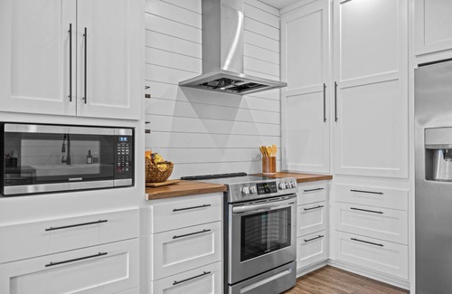 Rogers Apartment | Peaceful guesthouse located just 1 mile from the AMP