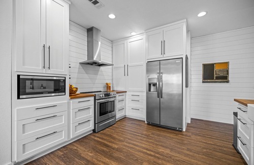Rogers Apartment | Peaceful guesthouse located just 1 mile from the AMP