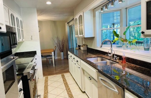Radcliff House | Peaceful Haven ~ 4 BR, 5 Beds/5 TVs ~ Pet friendly