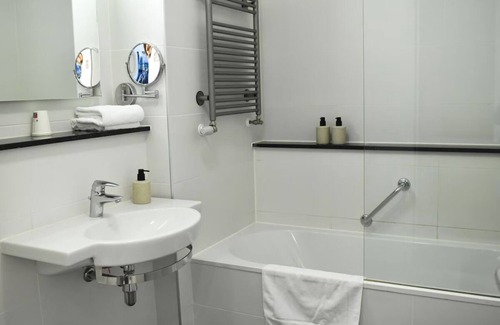 Bosschenhoofd Hotel | Peaceful Haven w/Onsite Dining, Close to City Sights & Scenic Outdoor Adventure