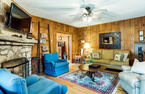 Hendersonville House | Peaceful Hendersonville Cabin - Hot Tub and Fire Pit