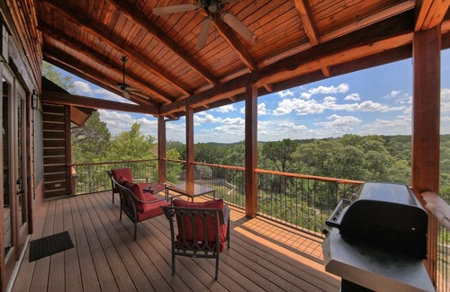 Leander House | Peaceful Hill Country Cottage in The Hollows Resort