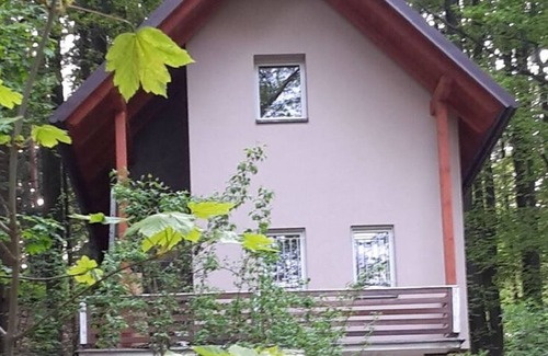 Holin House | Peaceful Holiday Home in Holín with Garden