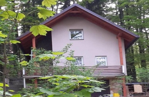 Holin House | Peaceful Holiday Home in Holín with Garden