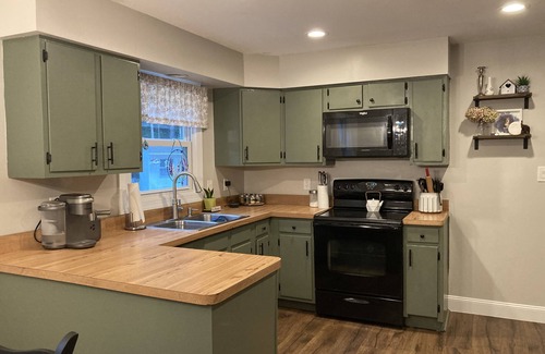 Gansevoort House | Peaceful Home 5 miles away from Saratoga Springs & right on McGregor Golf Course
