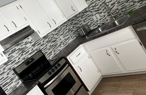 Lansing Apartment | Peaceful home away from home!
