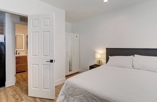 Rancho Oakey Apartment | peaceful home near downtown and the strip